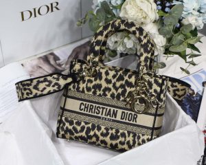 dior m0565 medium lady d lite bag beige and black mizza embroidery 01 luxibags.ru .jpg