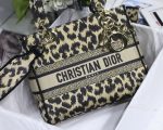 dior m0565 medium lady d lite bag beige and black mizza embroidery 02 luxibags.ru .jpg