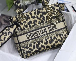 dior m0565 medium lady d lite bag beige and black mizza embroidery 02 luxibags.ru .jpg
