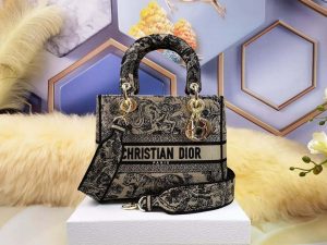 dior m0565 medium lady d lite bag chocolate brown and black toile de jouy embroidery 01 luxibags.ru .jpg
