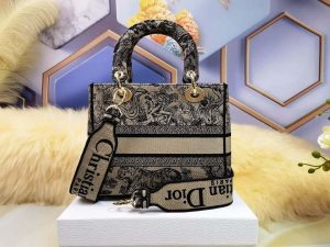 dior m0565 medium lady d lite bag chocolate brown and black toile de jouy embroidery 02 luxibags.ru .jpg