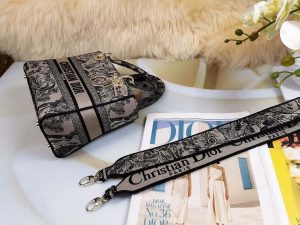 dior m0565 medium lady d lite bag chocolate brown and black toile de jouy embroidery 05 luxibags.ru .jpg