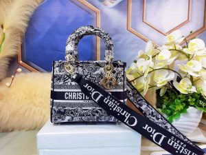 dior m0565 medium lady d lite blue toile de jouy embroidery m1021 03 luxibags.ru .jpg