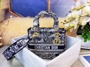dior m0565 medium lady d lite blue toile de jouy embroidery m1021 04 luxibags.ru .jpg