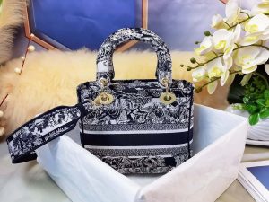 dior m0565 medium lady d lite blue toile de jouy embroidery m1021 05 luxibags.ru .jpg