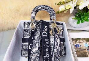 dior m0565 medium lady d lite blue toile de jouy embroidery m1021 06 luxibags.ru .jpg