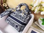 dior m0565 medium lady d lite blue toile de jouy embroidery m1021 07 luxibags.ru .jpg