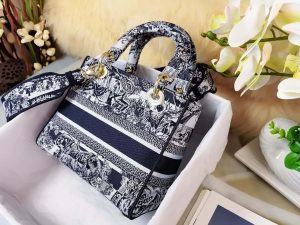 dior m0565 medium lady d lite blue toile de jouy embroidery m1021 07 luxibags.ru .jpg