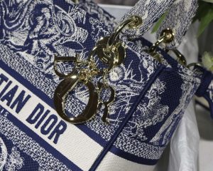 dior m0565 medium lady d lite blue toile de jouy embroidery m1022 03 luxibags.ru .jpg
