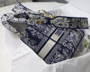 dior m0565 medium lady d lite blue toile de jouy embroidery m1022 07 luxibags.ru .jpg