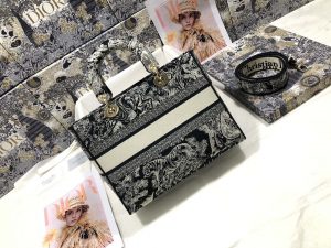 dior m0566 large lady d lite black de jouy embroidery m1053 02 luxibags.ru .jpg