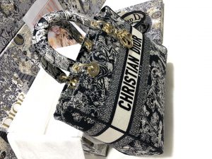 dior m0566 large lady d lite black de jouy embroidery m1053 05 luxibags.ru .jpg
