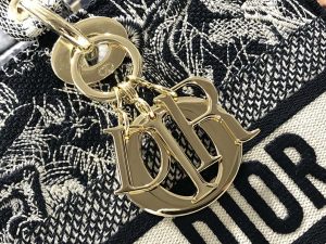 dior m0566 large lady d lite black de jouy embroidery m1053 06 luxibags.ru .jpg