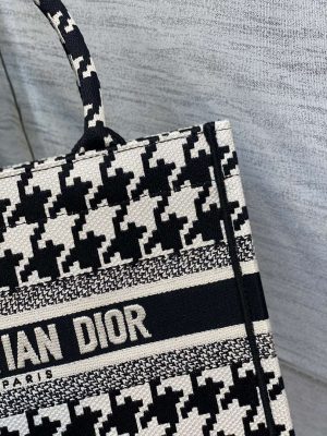dior m1265 small book tote black and white macro houndstooth embroidery 003 luxibags.ru .jpg
