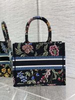 dior m1265 small book tote black multicolor dior petites fleurs embroidery m9625 004 luxibags.ru .jpg dior m1265 small book tote black multicolor dior petites fleurs embroidery m9625 004 luxibags.ru .jpg