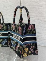 dior m1265 small book tote black multicolor dior petites fleurs embroidery m9625 006 luxibags.ru .jpg dior m1265 small book tote black multicolor dior petites fleurs embroidery m9625 006 luxibags.ru .jpg