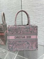 dior m1265 small book tote pink and gray toile de jouy sauvage embroidery 001 luxibags.ru .jpg