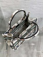 dior m1265 small book tote white and pastel midnight green toile de jouy mexico embroidery 008 luxibags.ru .jpg dior m1265 small book tote white and pastel midnight green toile de jouy mexico embroidery 008 luxibags.ru .jpg