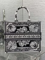 dior m1286 large book tote black and white butterfly bandana embroidery 004 luxibags.ru .jpg