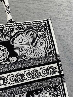 dior m1286 large book tote black and white butterfly bandana embroidery 005 luxibags.ru .jpg