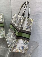 dior m1286 large book tote butterfly bandana embroidery m105 08 luxibags.ru .jpg
