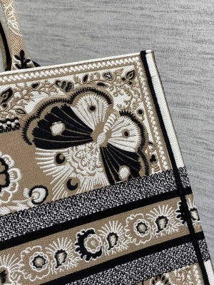 dior m1286 large book tote butterfly bandana embroidery m106 05 luxibags.ru .jpg