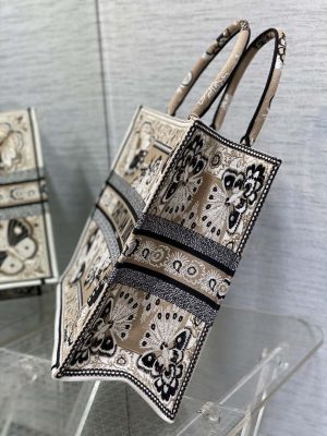 dior m1286 large book tote butterfly bandana embroidery m106 06 luxibags.ru .jpg