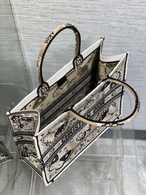 dior m1286 large book tote butterfly bandana embroidery m106 07 luxibags.ru .jpg