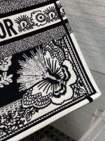 dior m1286 large book tote butterfly bandana embroidery m107 03 luxibags.ru .jpg