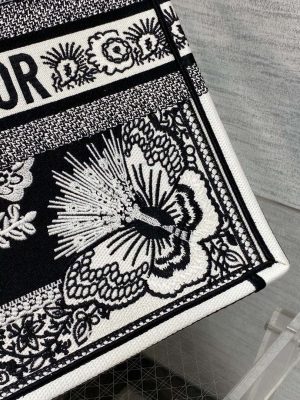 dior m1286 large book tote butterfly bandana embroidery m107 03 luxibags.ru .jpg