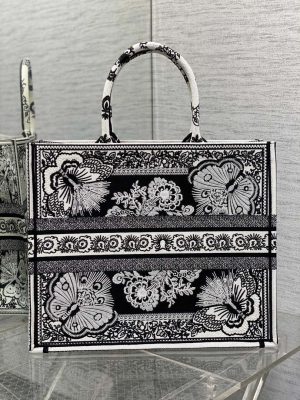 dior m1286 large book tote butterfly bandana embroidery m107 04 luxibags.ru .jpg
