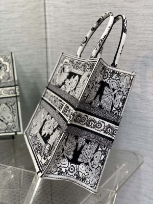 dior m1286 large book tote butterfly bandana embroidery m107 06 luxibags.ru .jpg