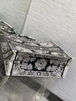 dior m1286 large book tote butterfly bandana embroidery m107 07 luxibags.ru .jpg