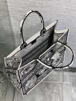 dior m1286 large book tote butterfly bandana embroidery m107 08 luxibags.ru .jpg