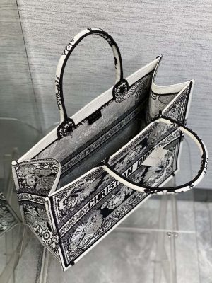 dior m1286 large book tote butterfly bandana embroidery m107 08 luxibags.ru .jpg