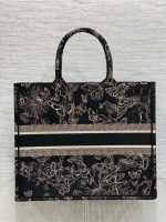 dior m1286 large book tote butterfly bandana embroidery m108 04 luxibags.ru .jpg