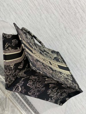 dior m1286 large book tote butterfly bandana embroidery m108 07 luxibags.ru .jpg