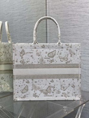 dior m1286 large book tote butterfly bandana embroidery m109 04 luxibags.ru .jpg