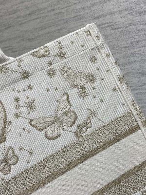 dior m1286 large book tote butterfly bandana embroidery m109 05 luxibags.ru .jpg