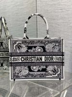 dior m1296 book tote medium black and white butterfly bandana embroidery m093 001 luxibags.ru .jpg