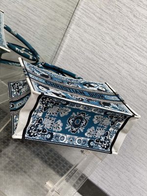 dior m1296 book tote medium blue and white butterfly bandana embroidery m099 07 luxibags.ru .jpg