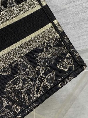 dior m1296 book tote medium blue and white butterfly bandana embroidery m102 05 luxibags.ru .jpg