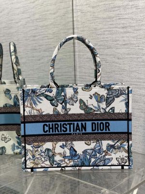dior m1296 book tote medium white with blue butterfly bandana embroidery m104 01 luxibags.ru .jpg
