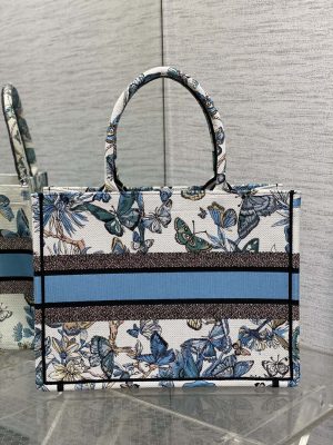 dior m1296 book tote medium white with blue butterfly bandana embroidery m104 04 luxibags.ru .jpg