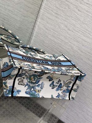 dior m1296 book tote medium white with blue butterfly bandana embroidery m104 07 luxibags.ru .jpg