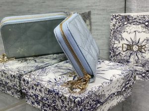 dior s0011 lady dior zipper card holder medium light blue patent leather lambskin 03 luxibags.ru .jpg