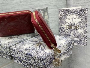 dior s0011 lady dior zipper card holder medium wine red patent leather lambskin 03 luxibags.ru .jpg