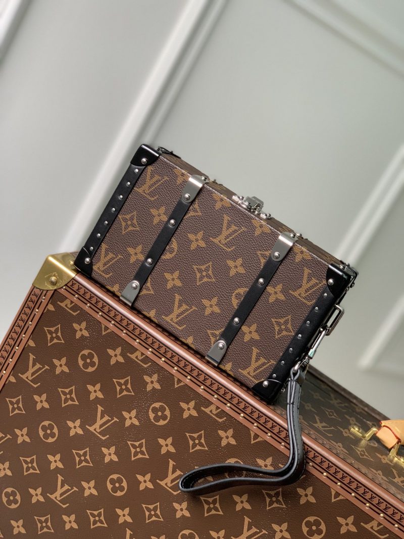 lv borsa uomo 19bkx.jpg