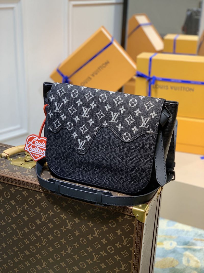 lv borsa uomo 94d7g.jpg