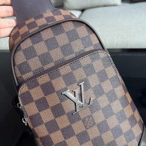 lv borsa uomo a9xm3.jpg